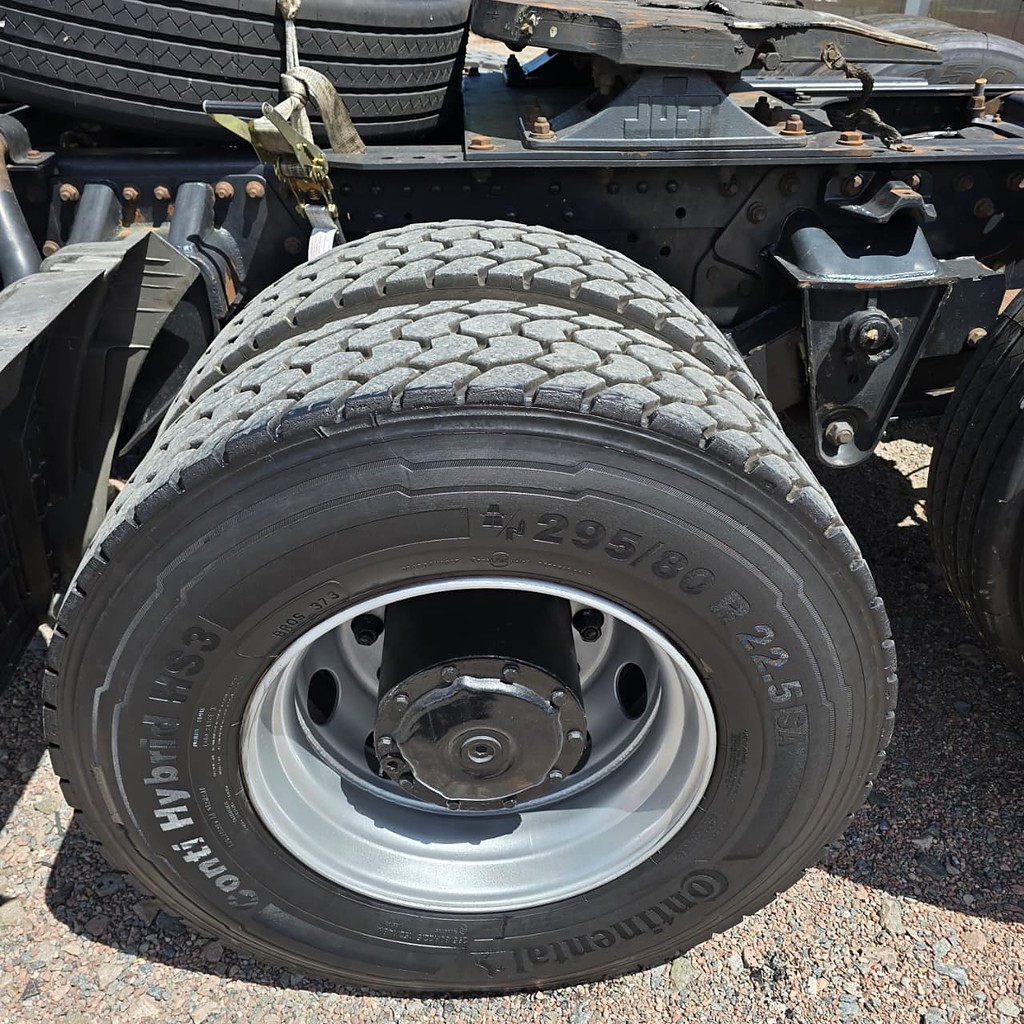 Caminhão MERCEDES BENZ MB 2544 Cavalo Mecânico ANO 2011 de Patio 201 Caminhoes e Carretas no Paraná