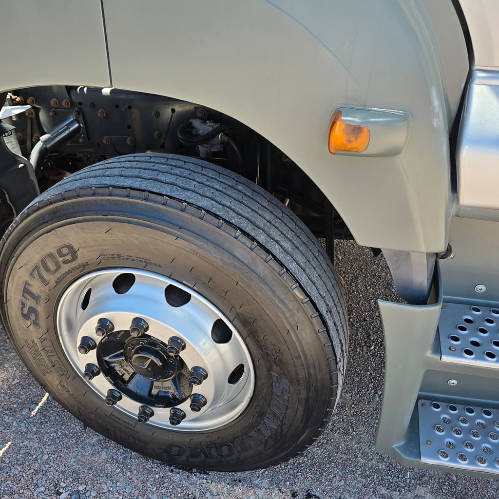 Caminhão MERCEDES BENZ MB 2544 Cavalo Mecânico ANO 2011 de Patio 201 Caminhoes e Carretas no Paraná