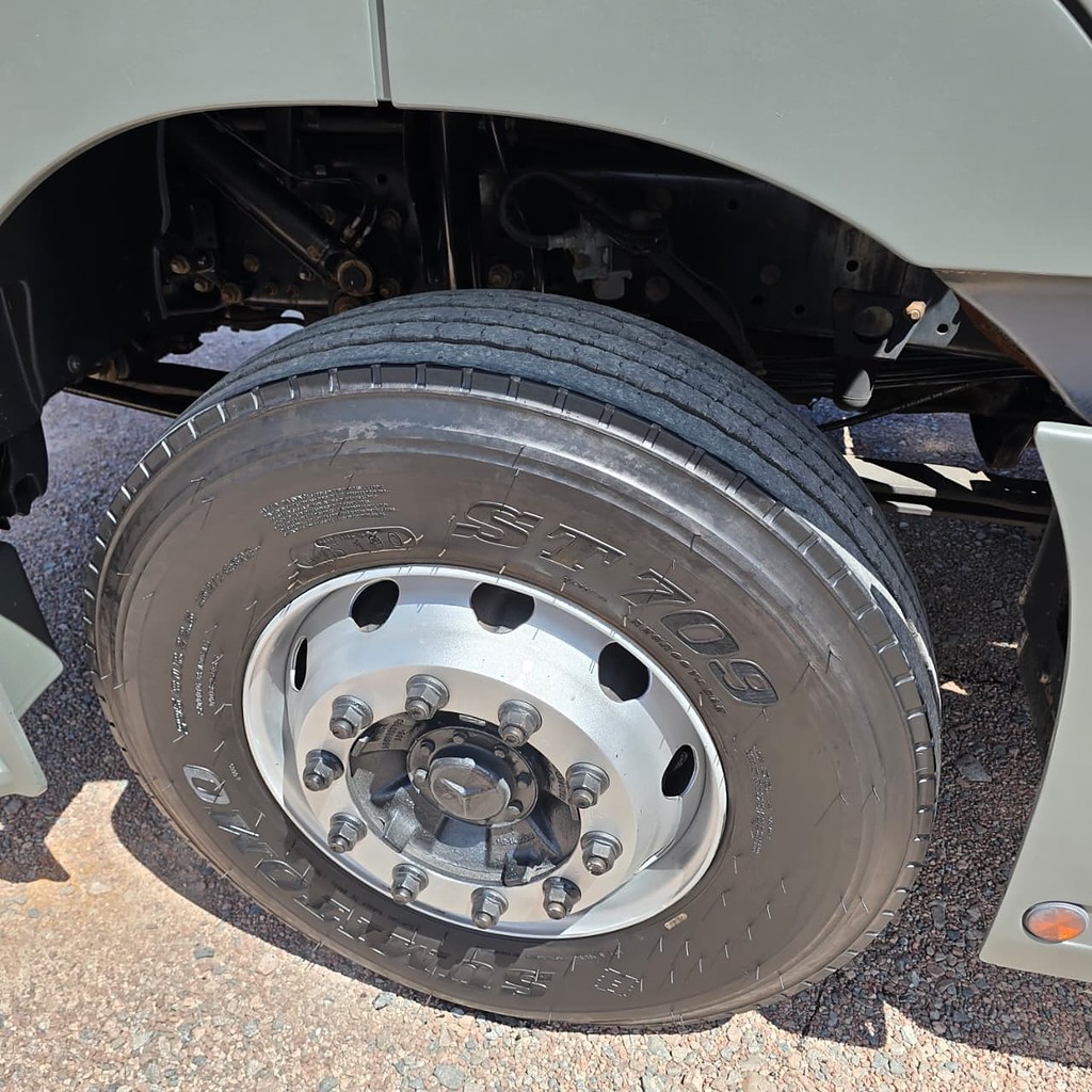 Caminhão MERCEDES BENZ MB 2544 Cavalo Mecânico ANO 2011 de Patio 201 Caminhoes e Carretas no Paraná