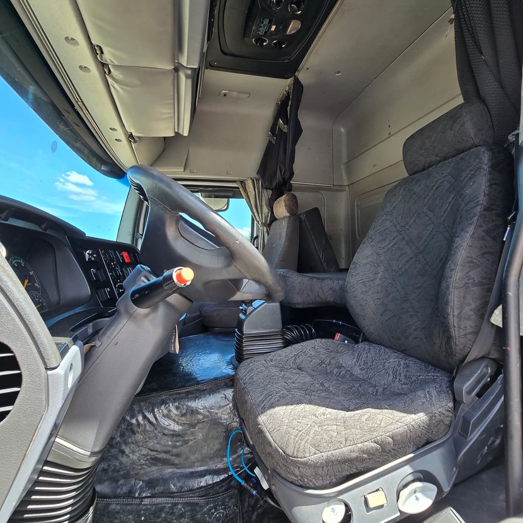 Caminhão MERCEDES BENZ MB 2544 Cavalo Mecânico ANO 2011 de Patio 201 Caminhoes e Carretas no Paraná