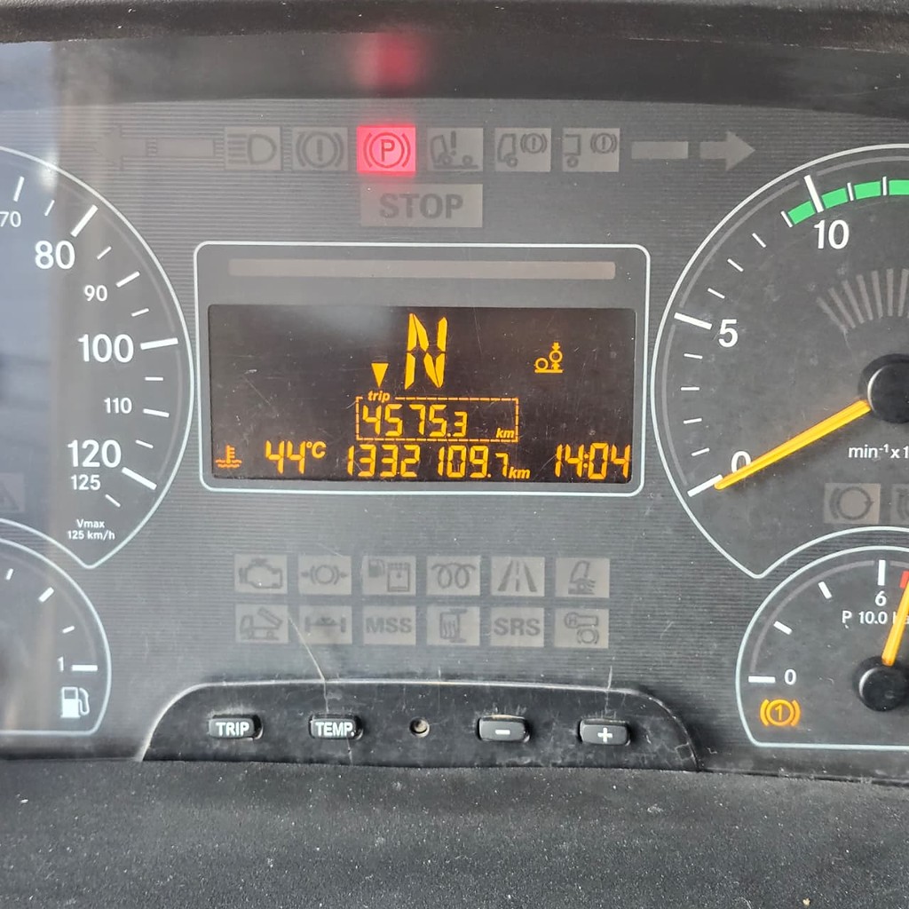 Caminhão MERCEDES BENZ MB 2544 Cavalo Mecânico ANO 2011 de Patio 201 Caminhoes e Carretas no Paraná