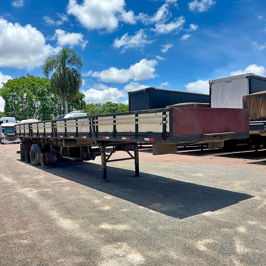 Carreta SEMI-REBOQUE CARGA SECA Randon ANO 2008 3 Eixos de Patio 201 Caminhoes e Carretas no Paraná