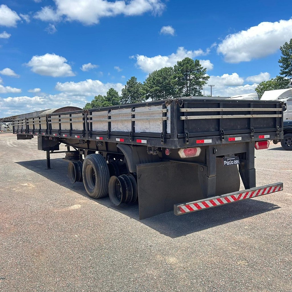 Carreta SEMI-REBOQUE CARGA SECA Randon ANO 2008 3 Eixos de Patio 201 Caminhoes e Carretas no Paraná