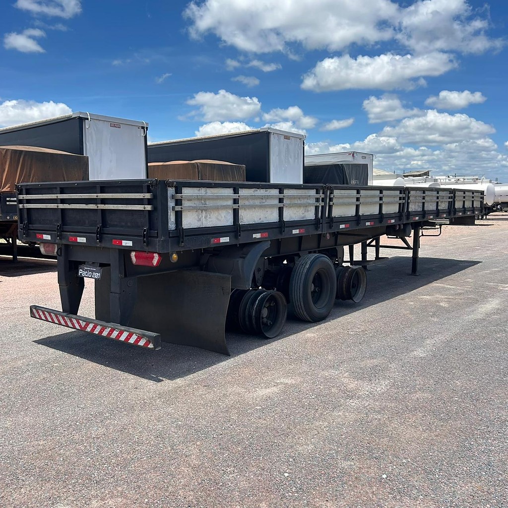 Carreta SEMI-REBOQUE CARGA SECA Randon ANO 2008 3 Eixos de Patio 201 Caminhoes e Carretas no Paraná