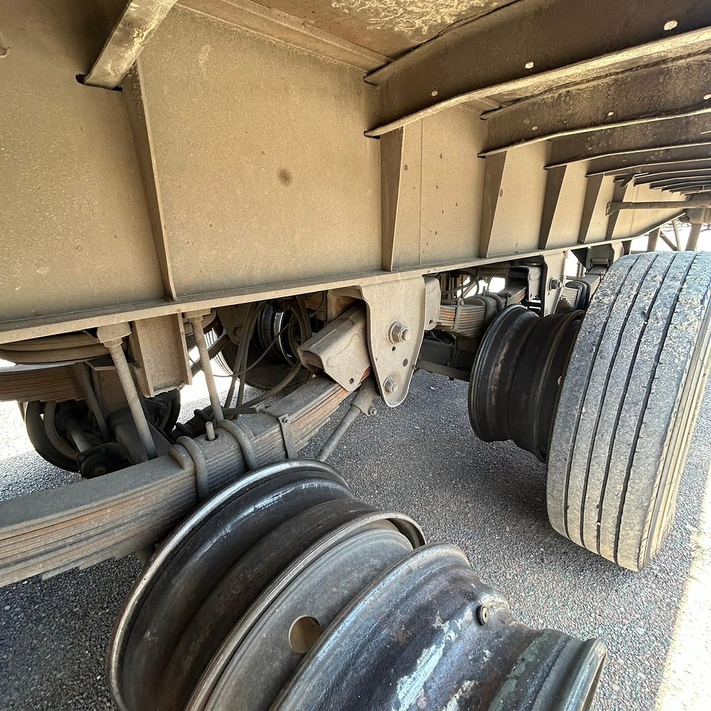 Carreta SEMI-REBOQUE CARGA SECA Randon ANO 2008 3 Eixos de Patio 201 Caminhoes e Carretas no Paraná