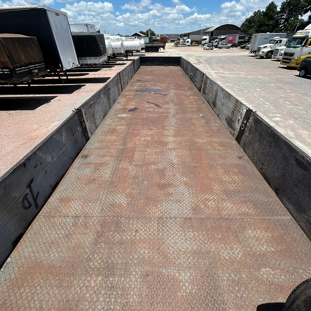 Carreta SEMI-REBOQUE CARGA SECA Randon ANO 2008 3 Eixos de Patio 201 Caminhoes e Carretas no Paraná