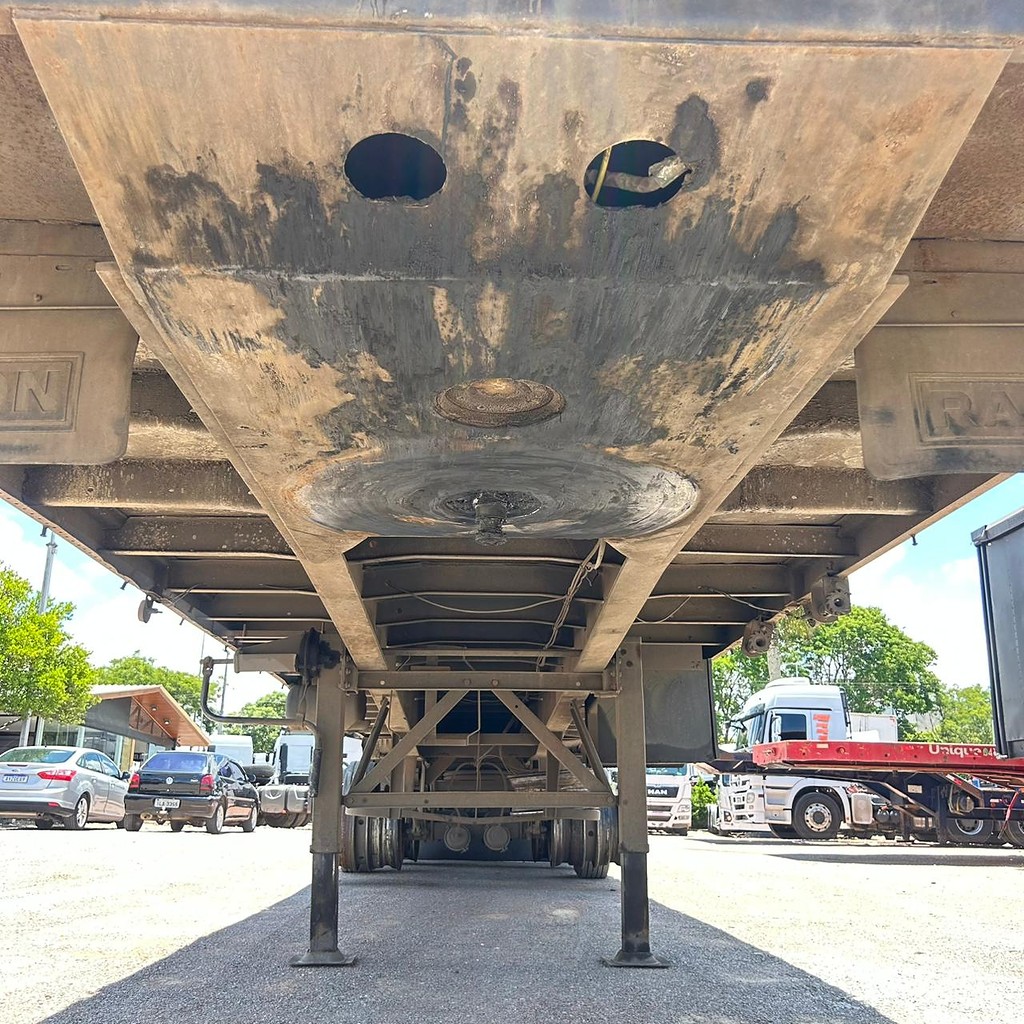 Carreta SEMI-REBOQUE CARGA SECA Randon ANO 2008 3 Eixos de Patio 201 Caminhoes e Carretas no Paraná