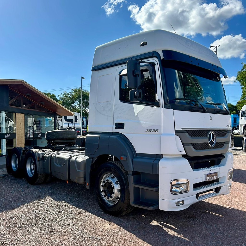 Caminhão MERCEDES BENZ MB 2536 Cavalo Mecânico ANO 2021 de Patio 201 Caminhoes e Carretas no Paraná