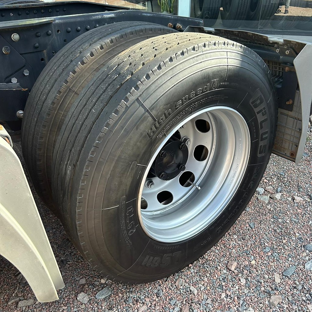 Caminhão MERCEDES BENZ MB 2536 Cavalo Mecânico ANO 2021 de Patio 201 Caminhoes e Carretas no Paraná