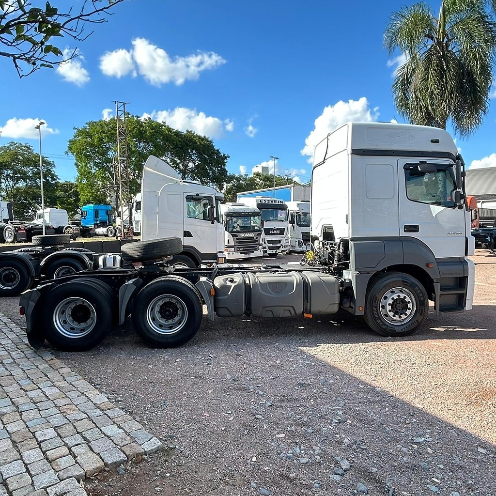 Caminhão MERCEDES BENZ MB 2536 Cavalo Mecânico ANO 2021 de Patio 201 Caminhoes e Carretas no Paraná