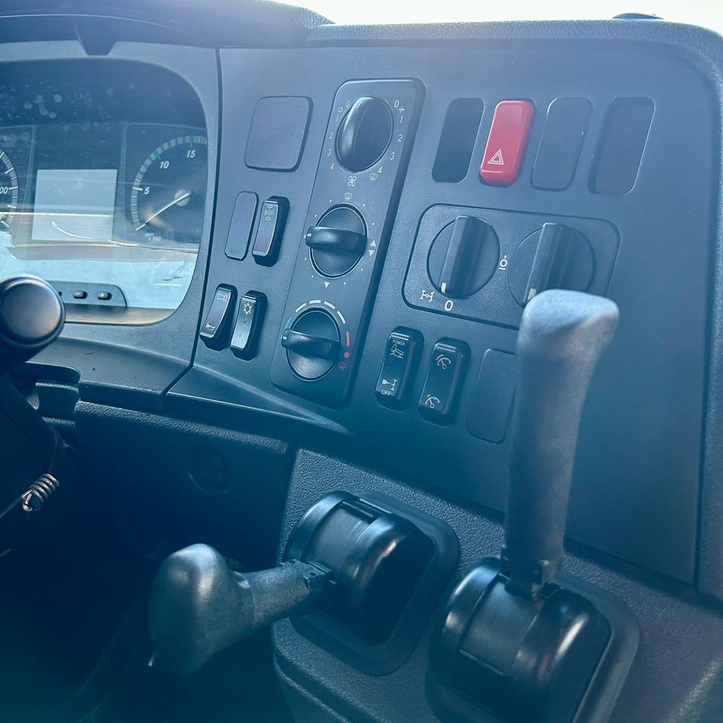 Caminhão MERCEDES BENZ MB 2536 Cavalo Mecânico ANO 2021 de Patio 201 Caminhoes e Carretas no Paraná