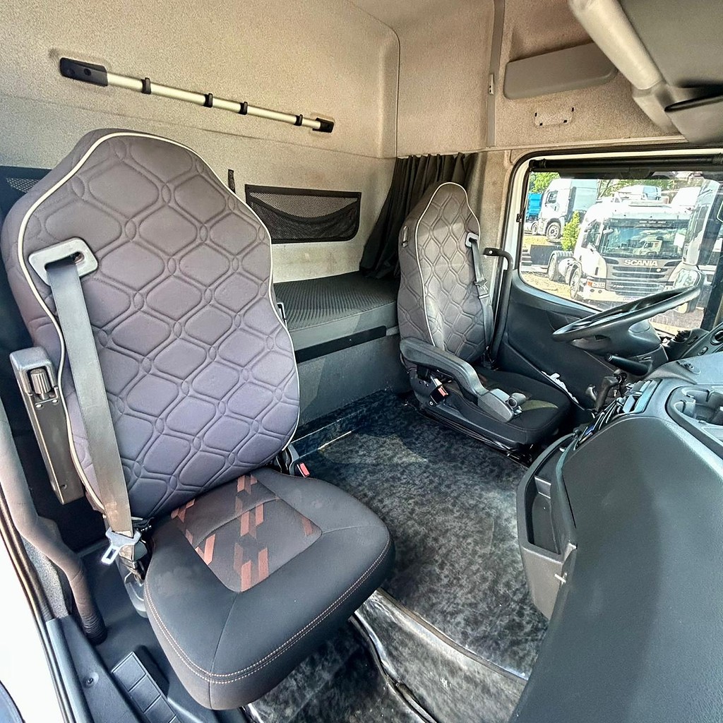 Caminhão MERCEDES BENZ MB 2536 Cavalo Mecânico ANO 2021 de Patio 201 Caminhoes e Carretas no Paraná