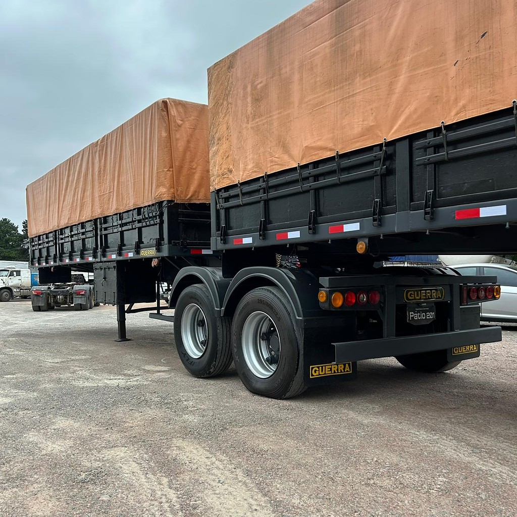 Carreta BITREM GRANELEIRO Guerra ANO 2002 4 Eixos de Patio 201 Caminhoes e Carretas no Paraná