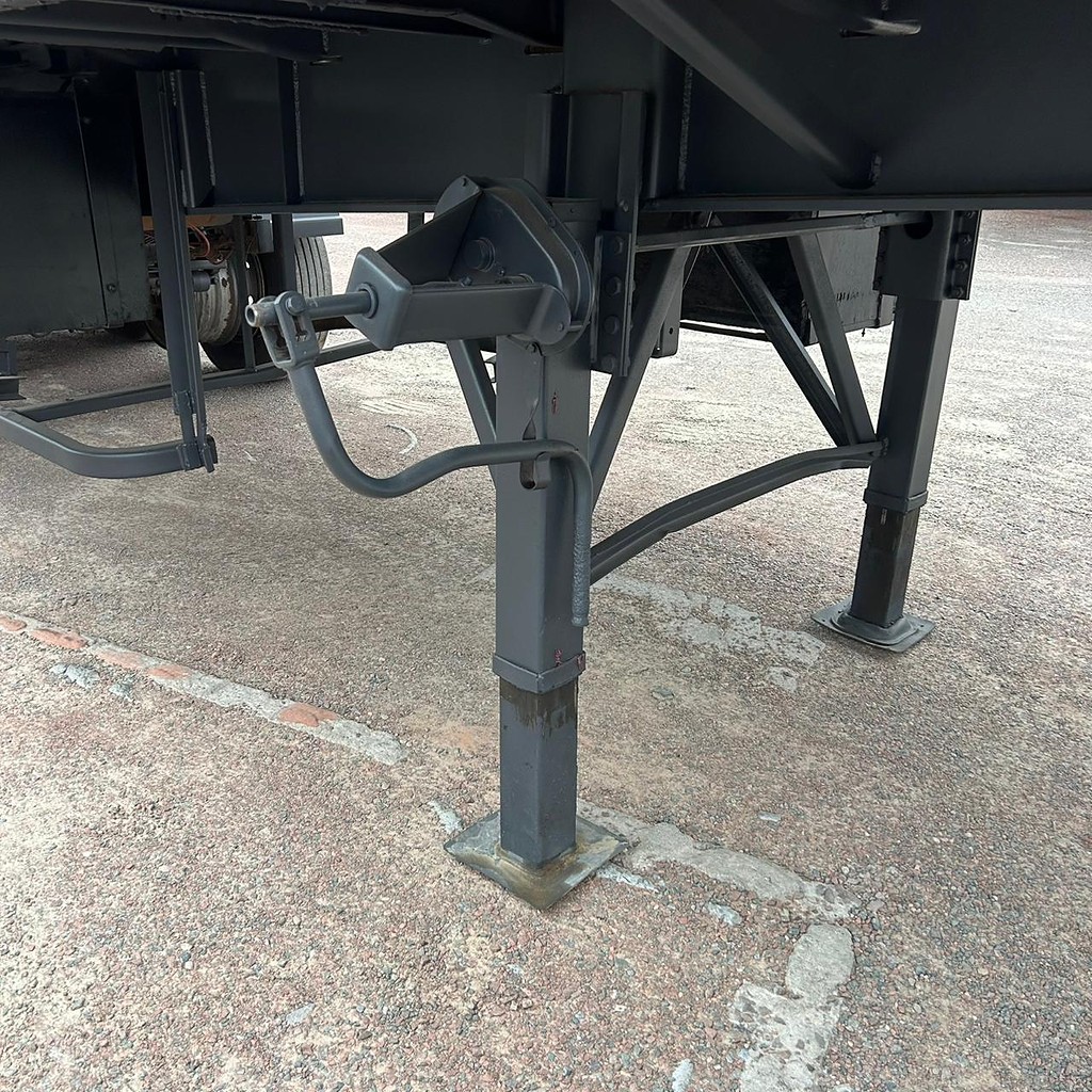 Carreta BITREM GRANELEIRO Guerra ANO 2002 4 Eixos de Patio 201 Caminhoes e Carretas no Paraná