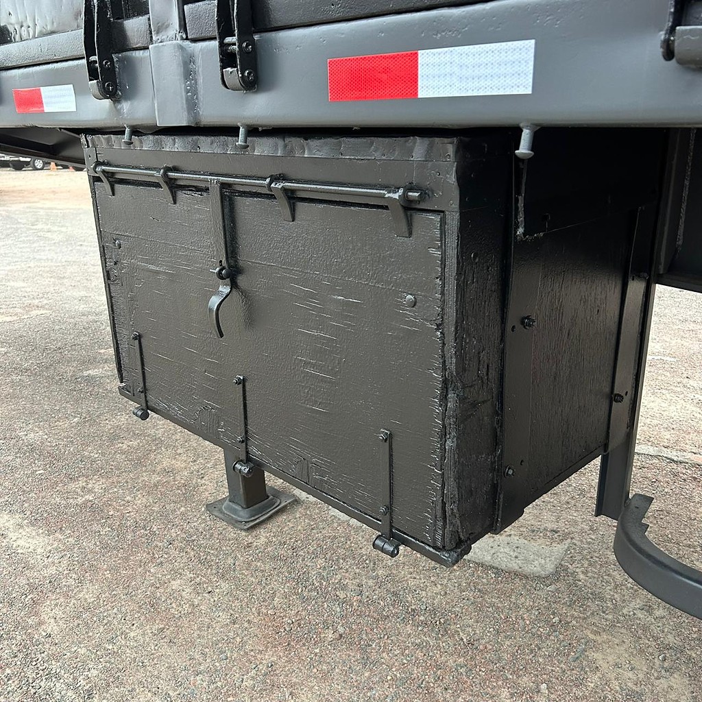 Carreta BITREM GRANELEIRO Guerra ANO 2002 4 Eixos de Patio 201 Caminhoes e Carretas no Paraná