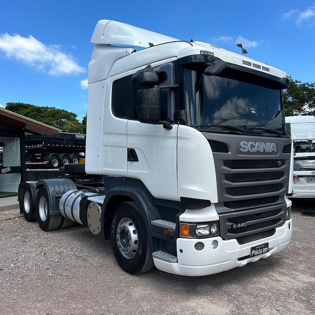 Caminhão SCANIA 440 Cavalo Mecânico ANO 2015 de Patio 201 Caminhoes e Carretas no Paraná