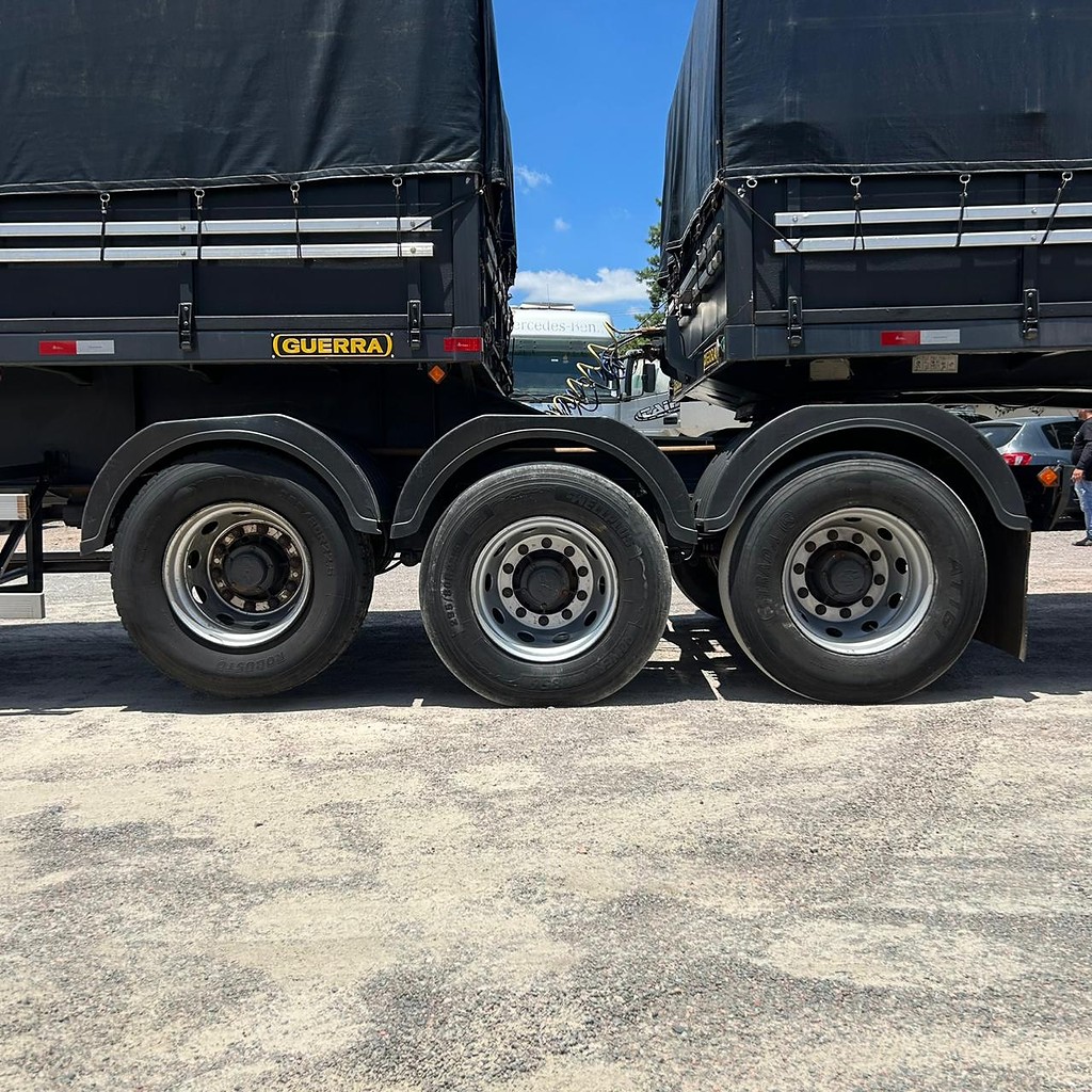 Carreta BITREM 9 EIXOS GRANELEIRO Guerra ANO 2016 9 Eixos de Patio 201 Caminhoes e Carretas no Paraná