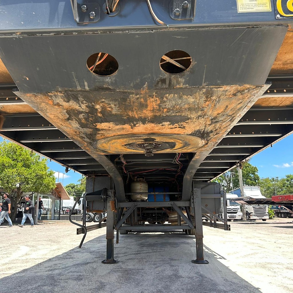 Carreta BITREM 9 EIXOS GRANELEIRO Guerra ANO 2016 9 Eixos de Patio 201 Caminhoes e Carretas no Paraná