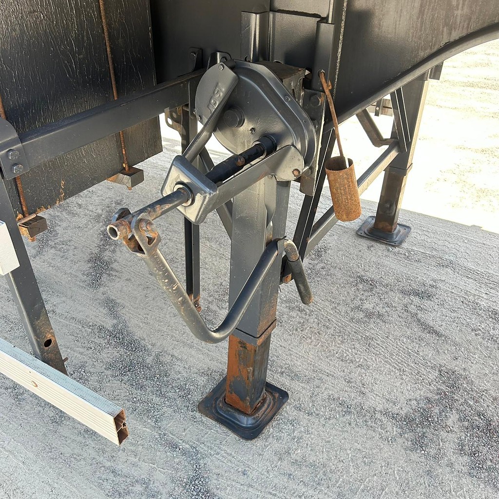 Carreta BITREM 9 EIXOS GRANELEIRO Guerra ANO 2016 9 Eixos de Patio 201 Caminhoes e Carretas no Paraná