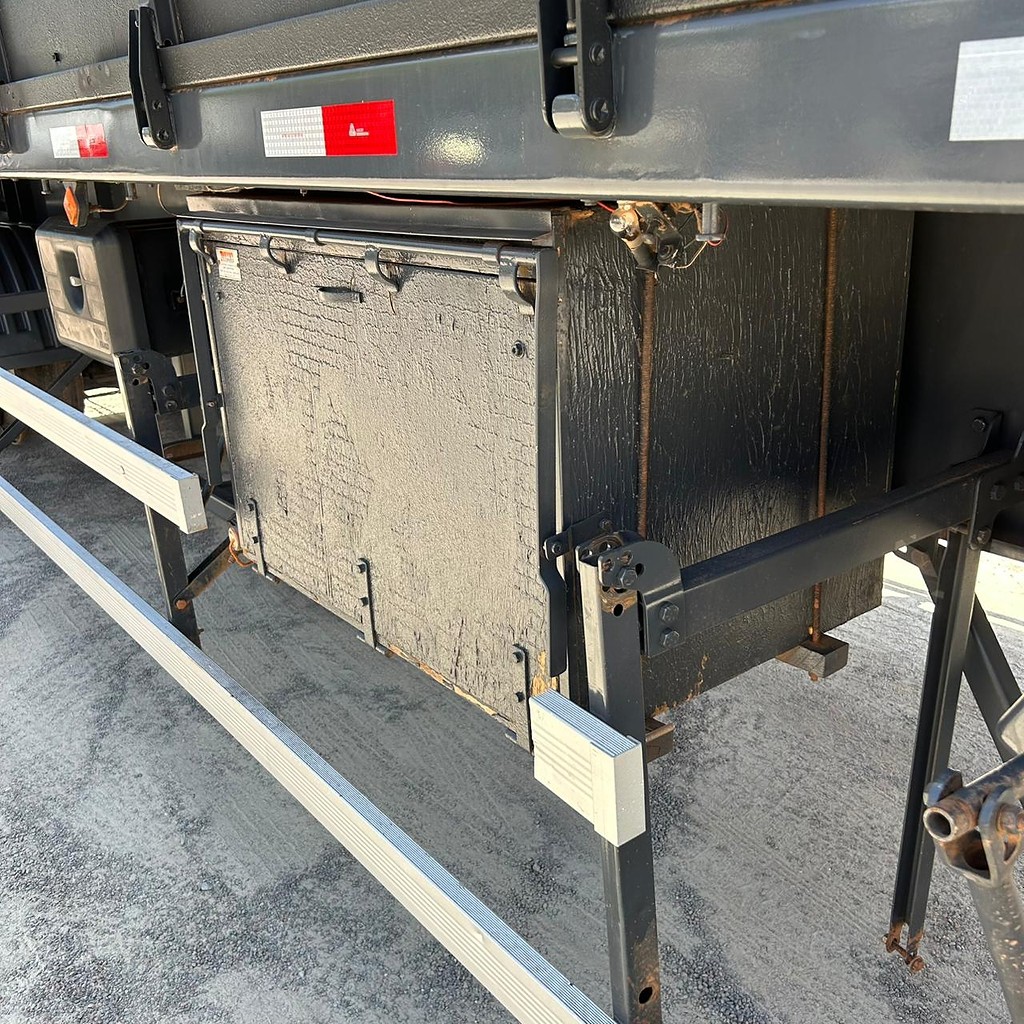 Carreta BITREM 9 EIXOS GRANELEIRO Guerra ANO 2016 9 Eixos de Patio 201 Caminhoes e Carretas no Paraná