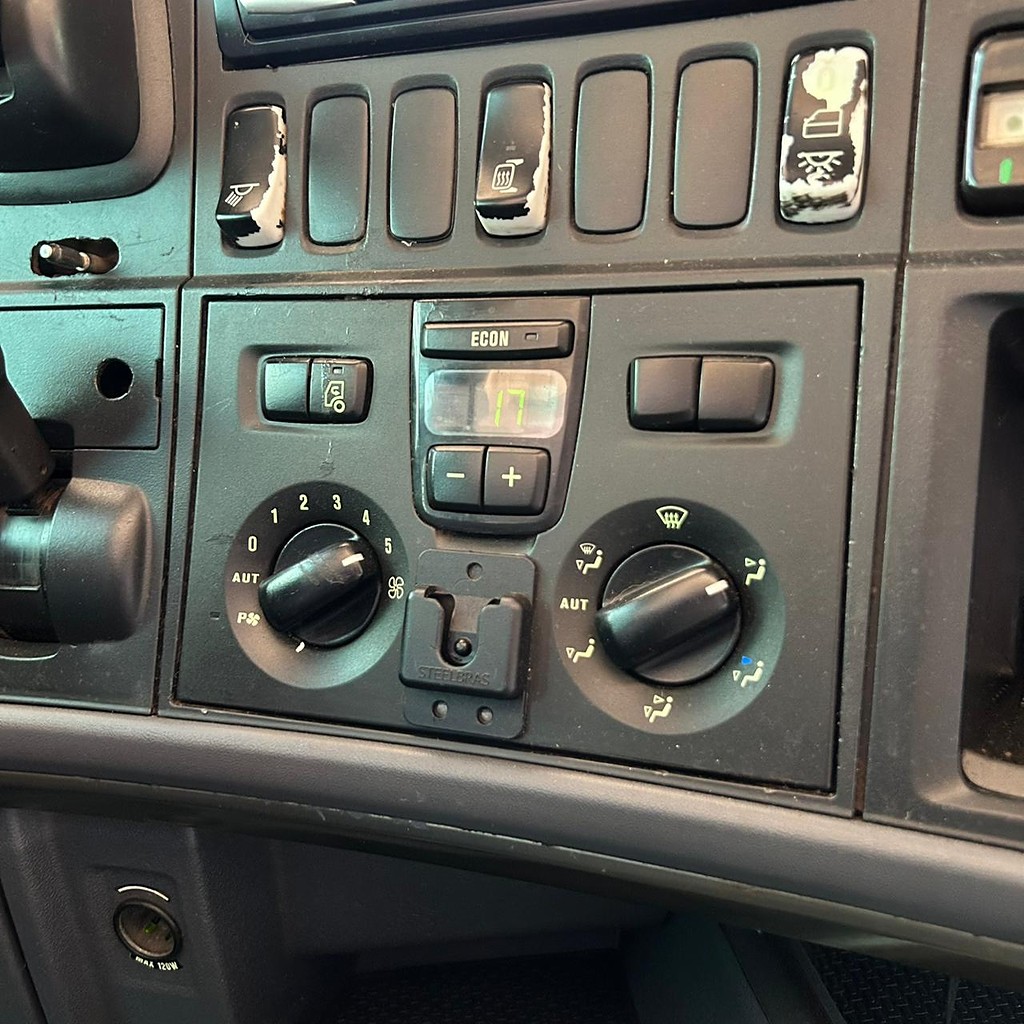 Caminhão SCANIA 440 Cavalo Mecânico ANO 2014 de Patio 201 Caminhoes e Carretas no Paraná