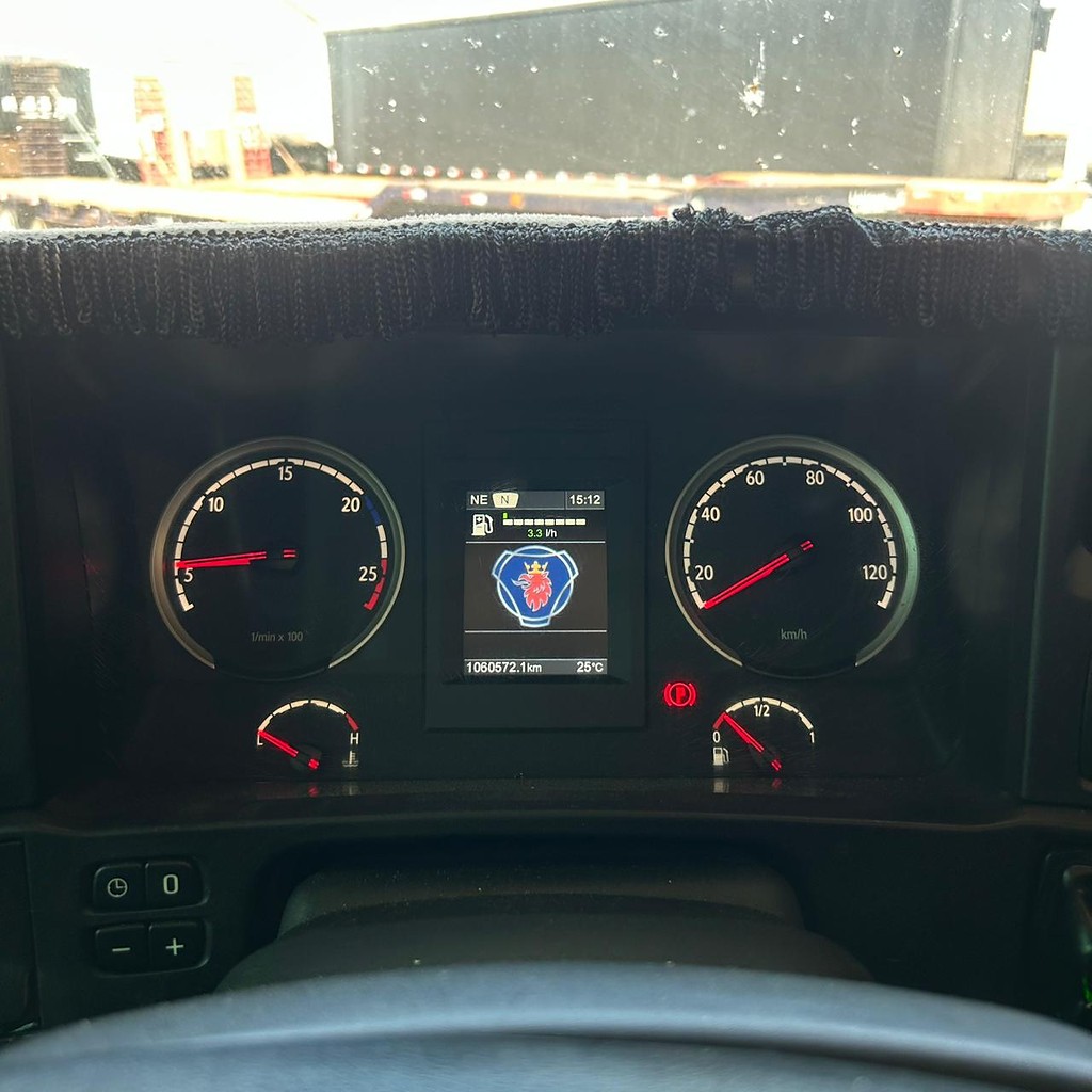 Caminhão SCANIA 440 Cavalo Mecânico ANO 2014 de Patio 201 Caminhoes e Carretas no Paraná