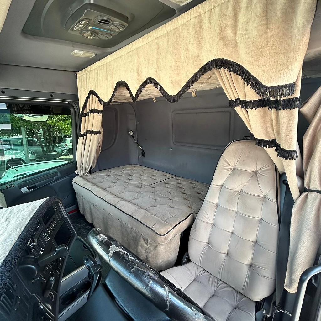 Caminhão SCANIA 440 Cavalo Mecânico ANO 2014 de Patio 201 Caminhoes e Carretas no Paraná