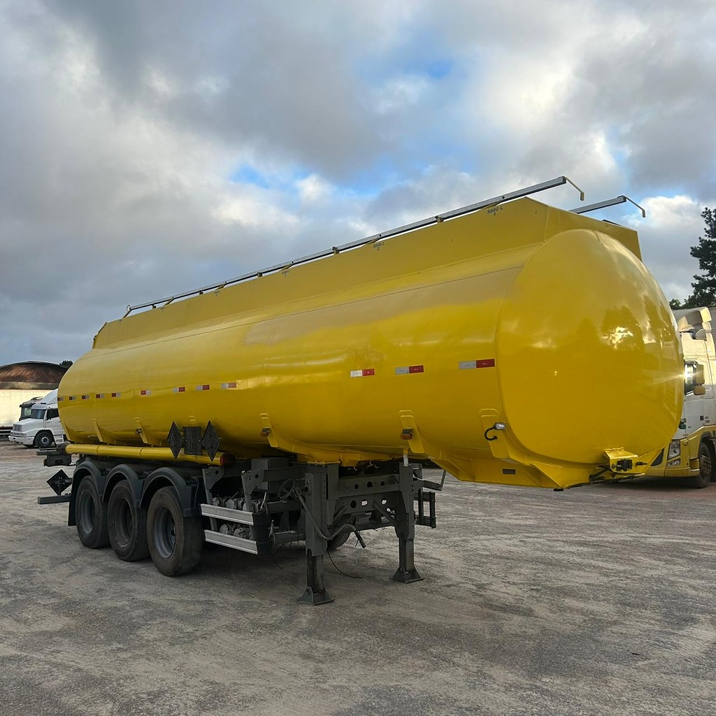 Carreta SEMI-REBOQUE TANQUE ACO Facchini ANO 2015 3 Eixos de Patio 201 Caminhoes e Carretas no Paraná