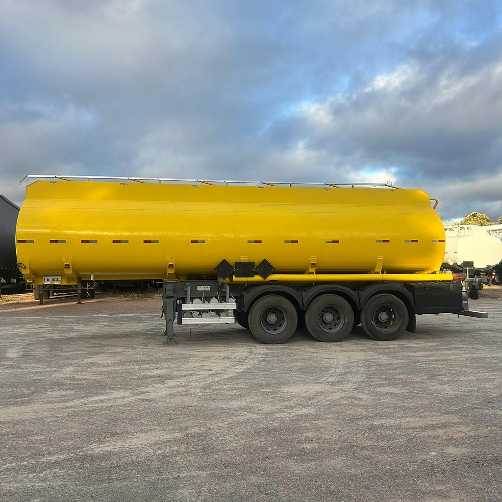 Carreta SEMI-REBOQUE TANQUE ACO Facchini ANO 2015 3 Eixos de Patio 201 Caminhoes e Carretas no Paraná