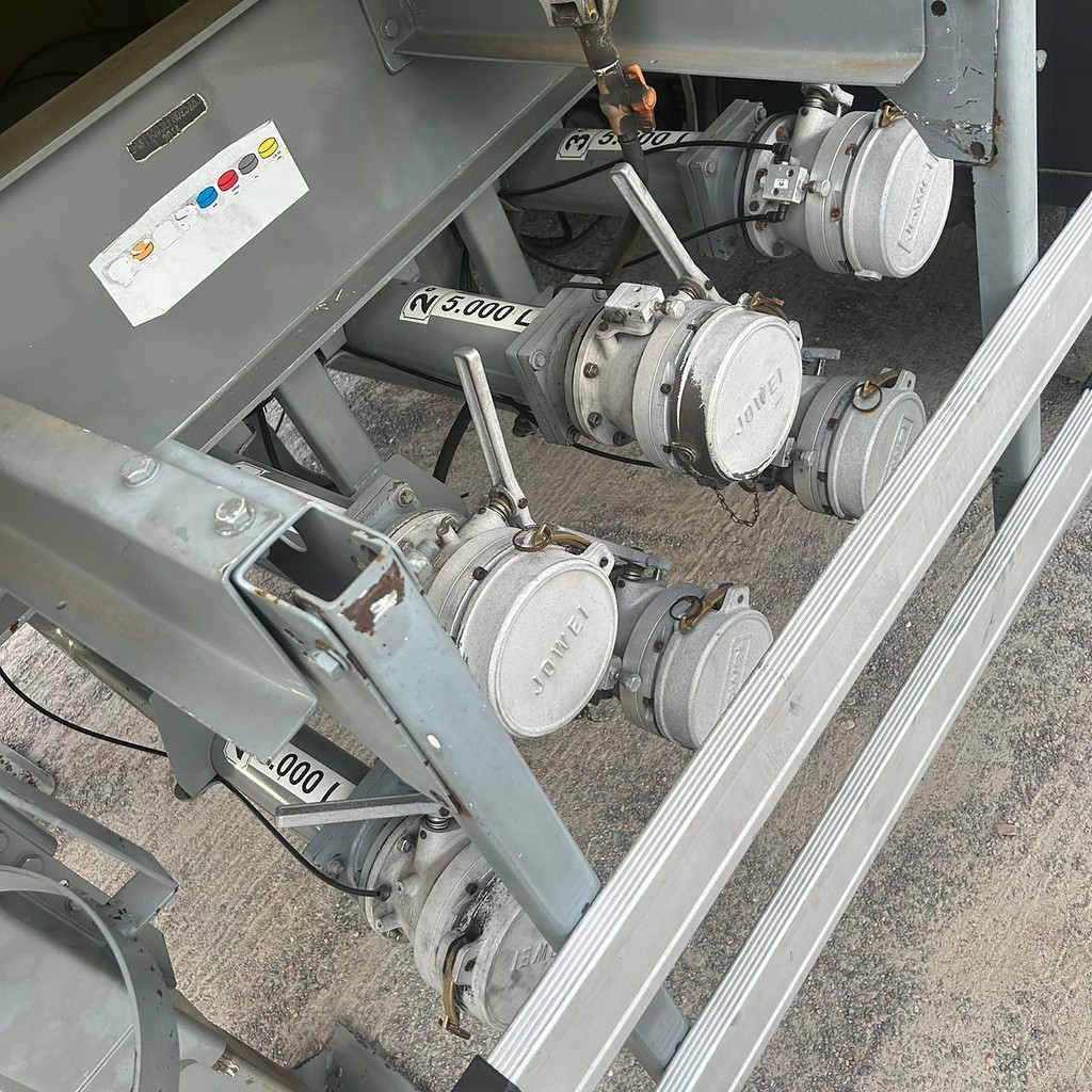 Carreta SEMI-REBOQUE TANQUE ACO Facchini ANO 2015 3 Eixos de Patio 201 Caminhoes e Carretas no Paraná