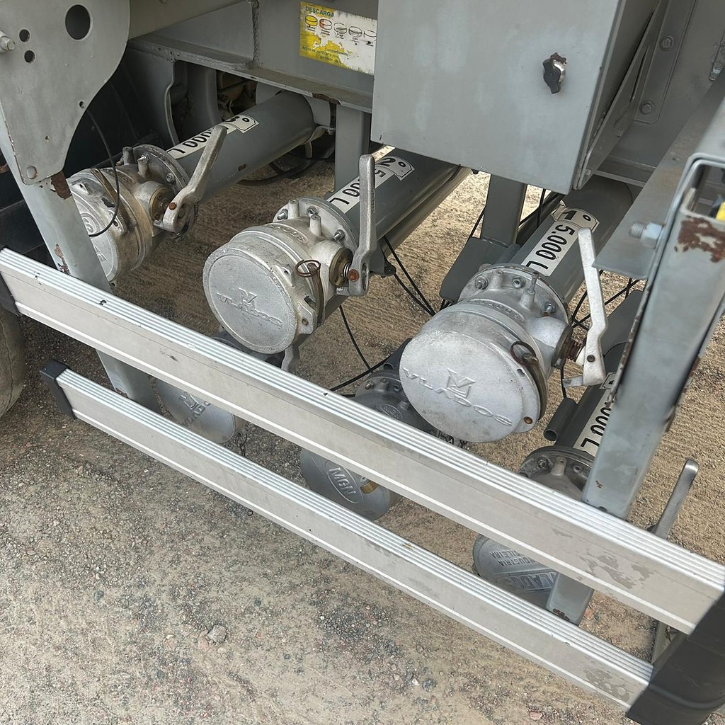 Carreta SEMI-REBOQUE TANQUE ACO Facchini ANO 2015 3 Eixos de Patio 201 Caminhoes e Carretas no Paraná