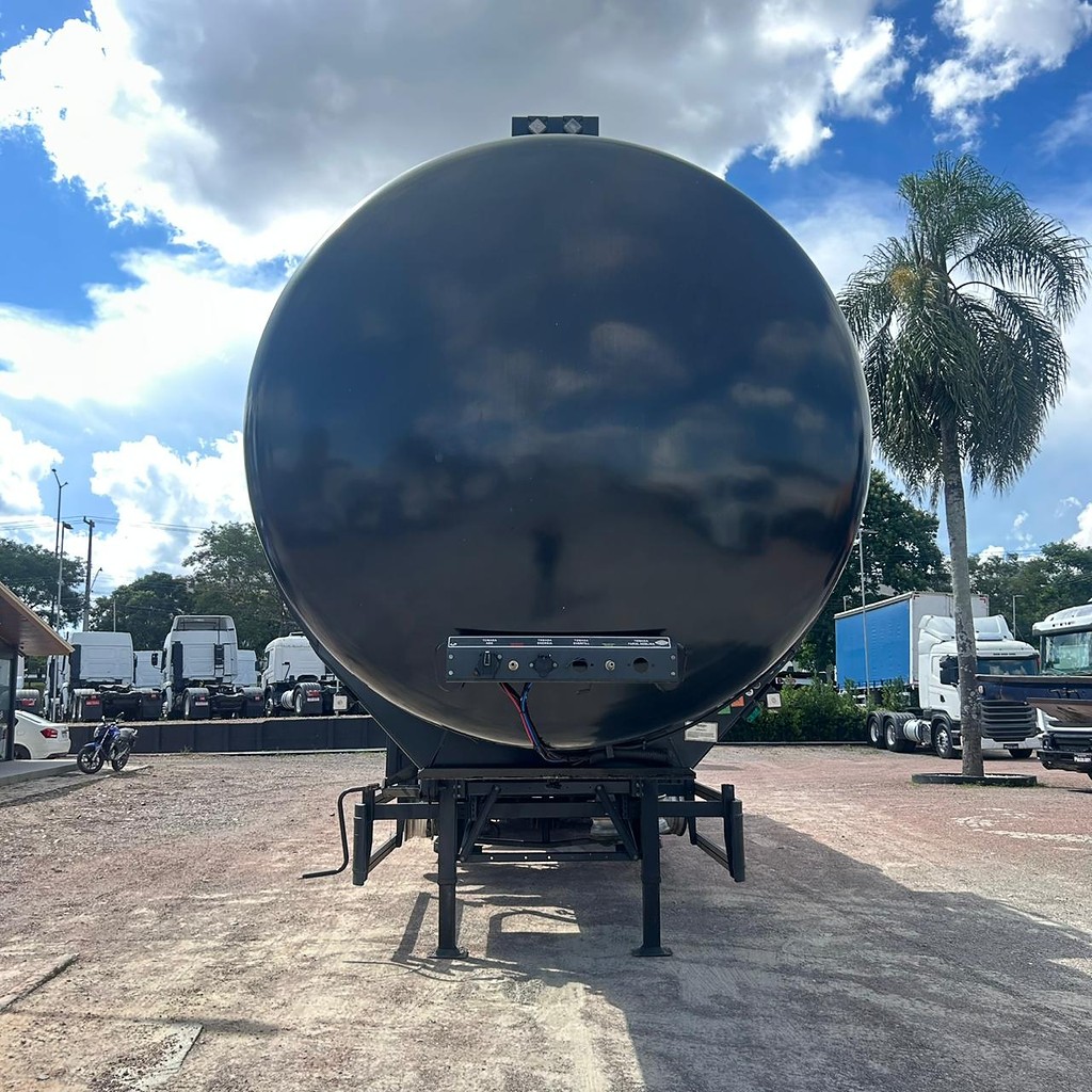 Carreta SEMI-REBOQUE TANQUE ACO Guerra ANO 2025 4 Eixos de Patio 201 Caminhoes e Carretas no Paraná