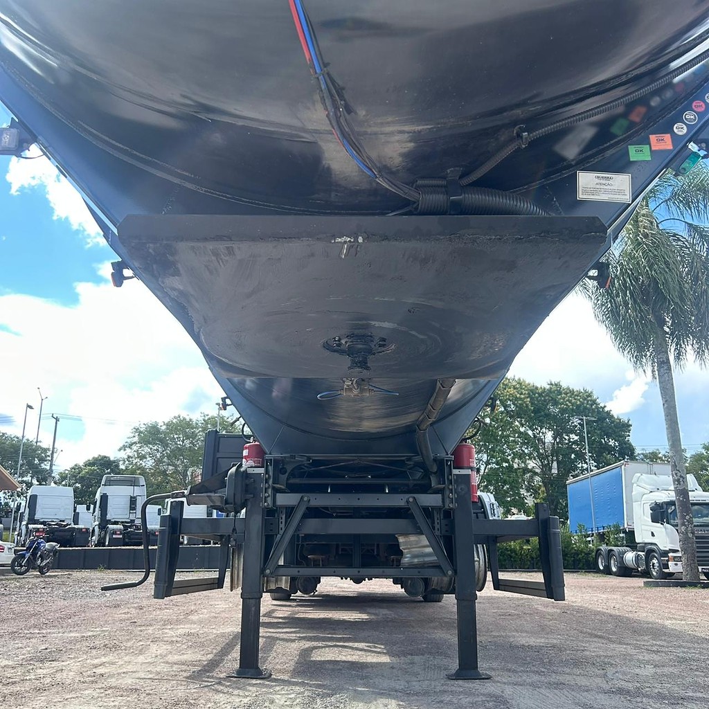 Carreta SEMI-REBOQUE TANQUE ACO Guerra ANO 2025 4 Eixos de Patio 201 Caminhoes e Carretas no Paraná
