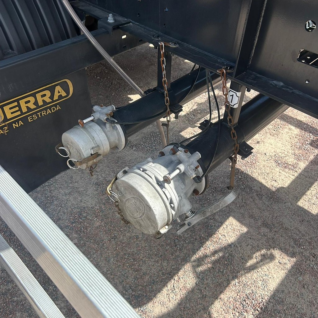 Carreta SEMI-REBOQUE TANQUE ACO Guerra ANO 2025 4 Eixos de Patio 201 Caminhoes e Carretas no Paraná