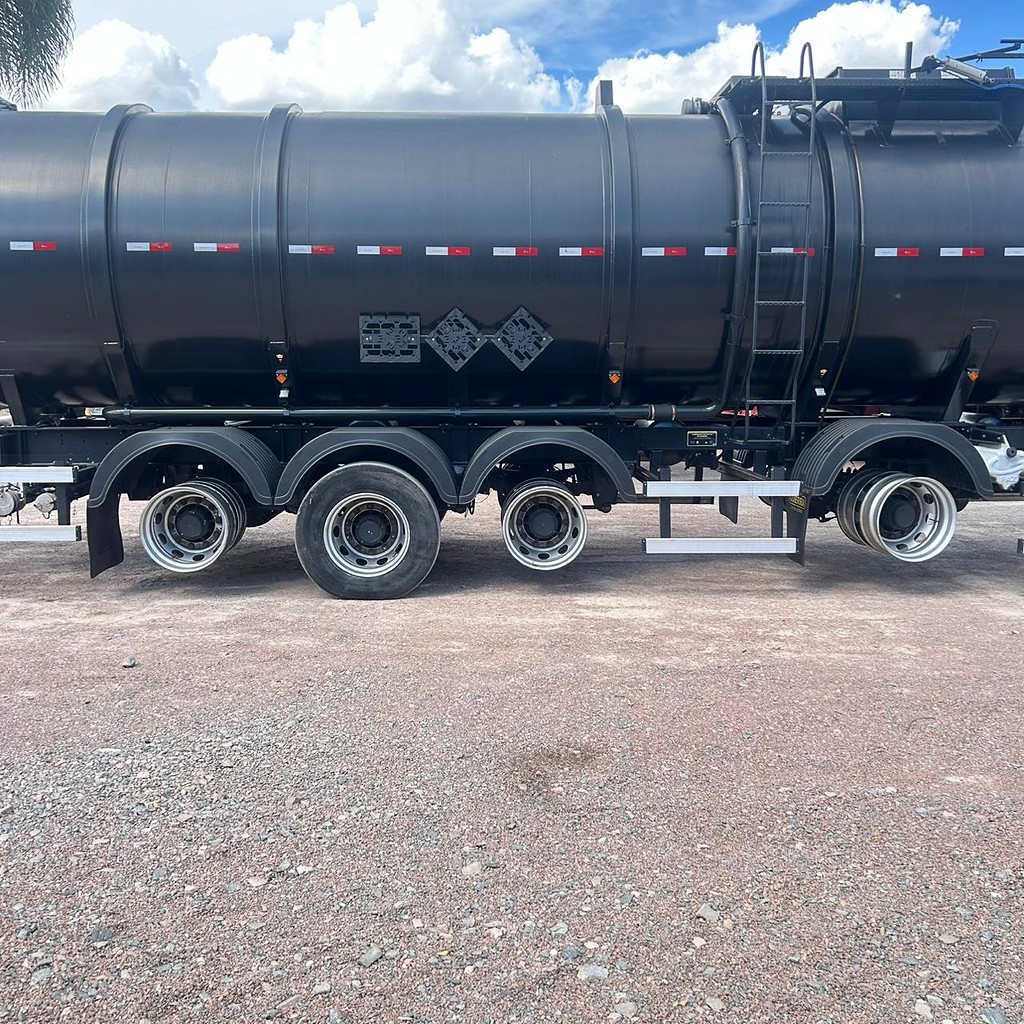 Carreta SEMI-REBOQUE TANQUE ACO Guerra ANO 2025 4 Eixos de Patio 201 Caminhoes e Carretas no Paraná