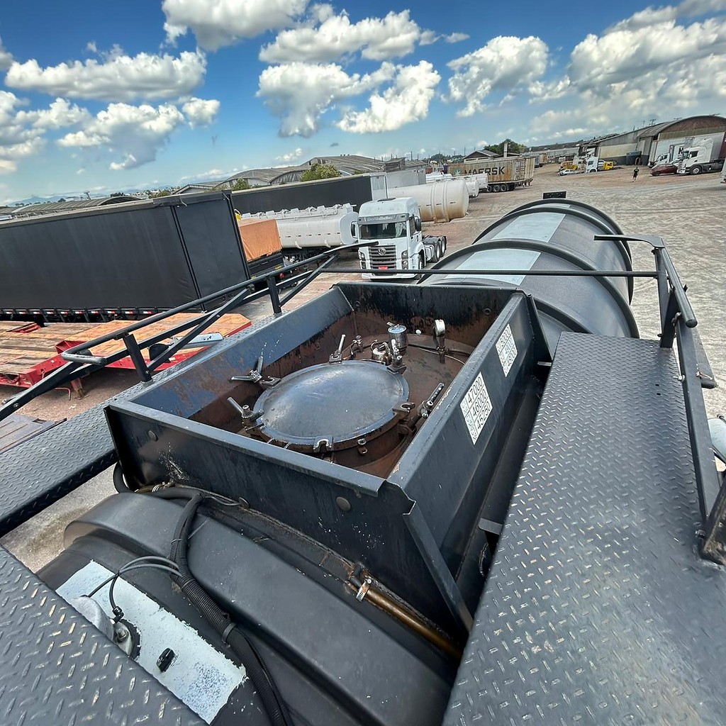 Carreta SEMI-REBOQUE TANQUE ACO Guerra ANO 2025 4 Eixos de Patio 201 Caminhoes e Carretas no Paraná