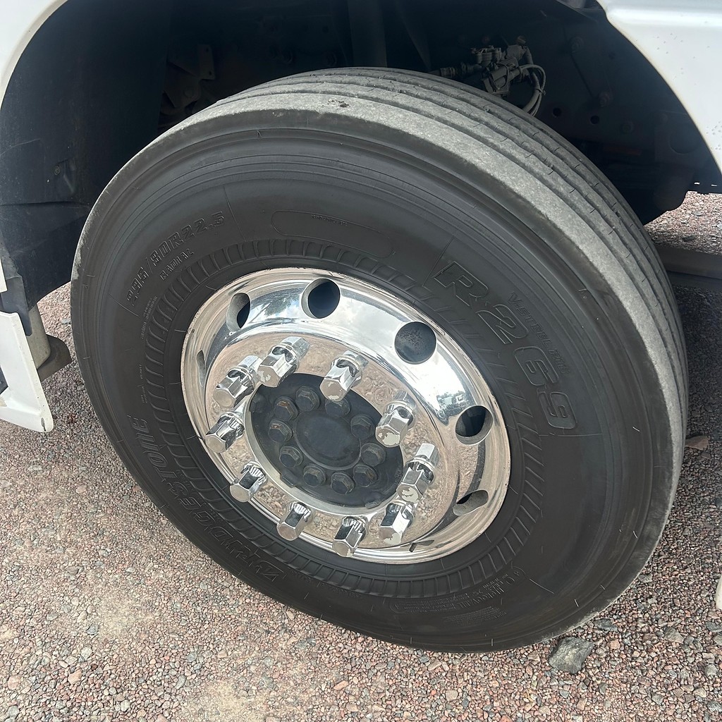 Caminhão MERCEDES BENZ MB 2546 Cavalo Mecânico ANO 2011 de Patio 201 Caminhoes e Carretas no Paraná