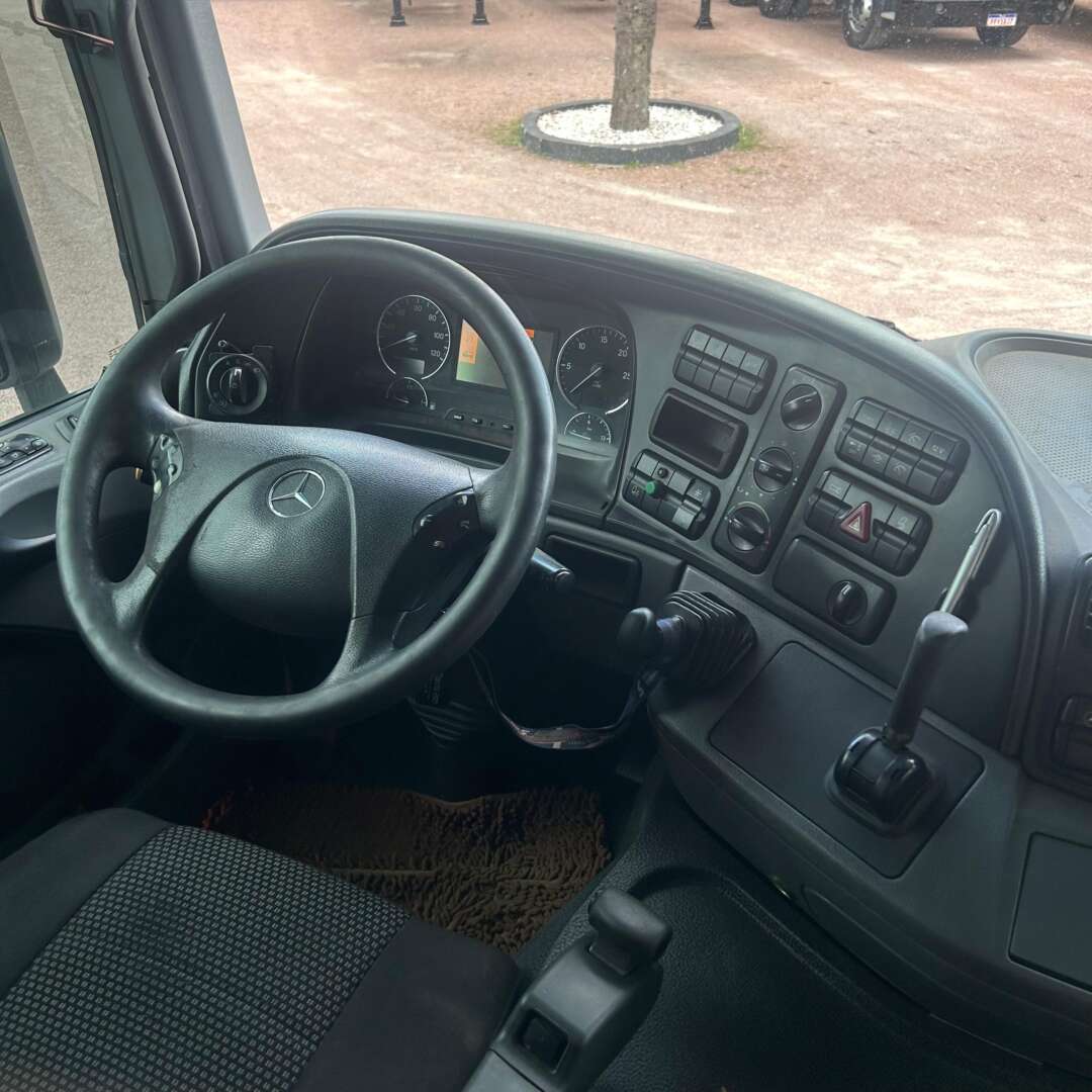 Caminhão MERCEDES BENZ MB 2546 Cavalo Mecânico ANO 2011 de Patio 201 Caminhoes e Carretas no Paraná