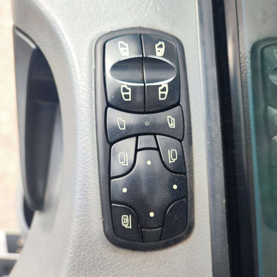 Caminhão MERCEDES BENZ MB 2546 Cavalo Mecânico ANO 2011 de Patio 201 Caminhoes e Carretas no Paraná