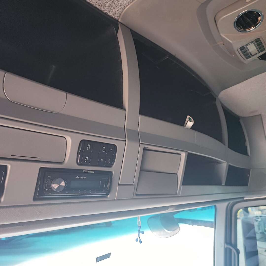 Caminhão MERCEDES BENZ MB 2546 Cavalo Mecânico ANO 2011 de Patio 201 Caminhoes e Carretas no Paraná