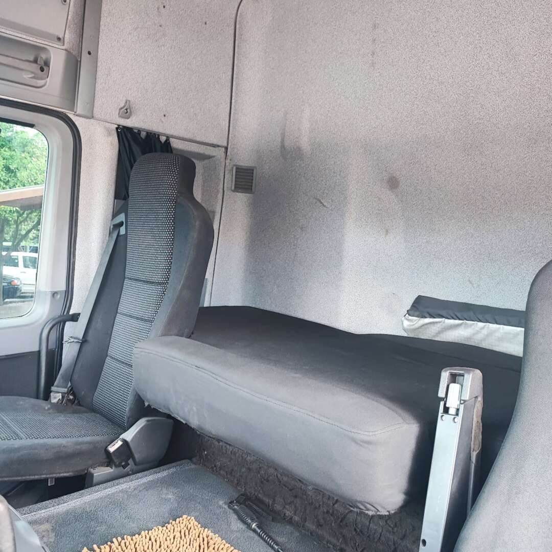 Caminhão MERCEDES BENZ MB 2546 Cavalo Mecânico ANO 2011 de Patio 201 Caminhoes e Carretas no Paraná