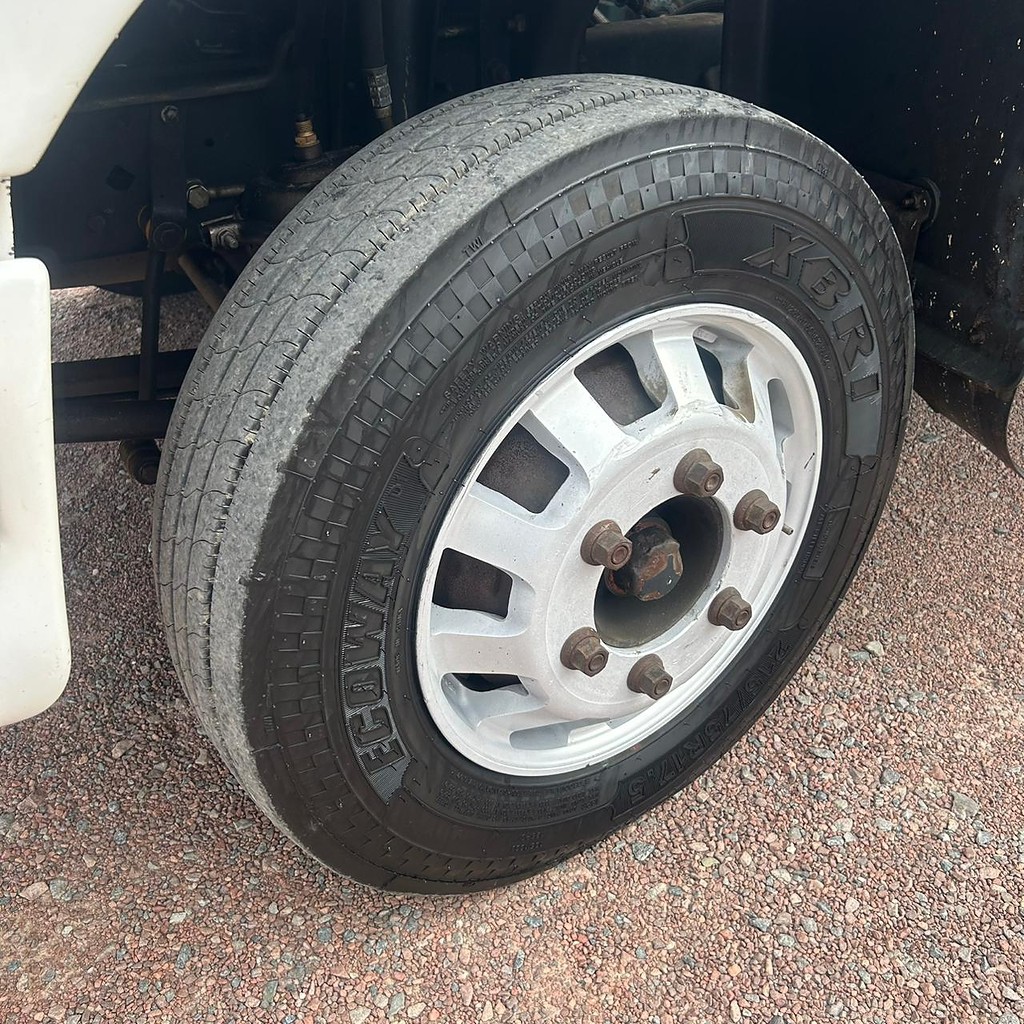 Caminhão FORD CARGO 816 Baú Frigorífico ANO 2013 de Patio 201 Caminhoes e Carretas no Paraná