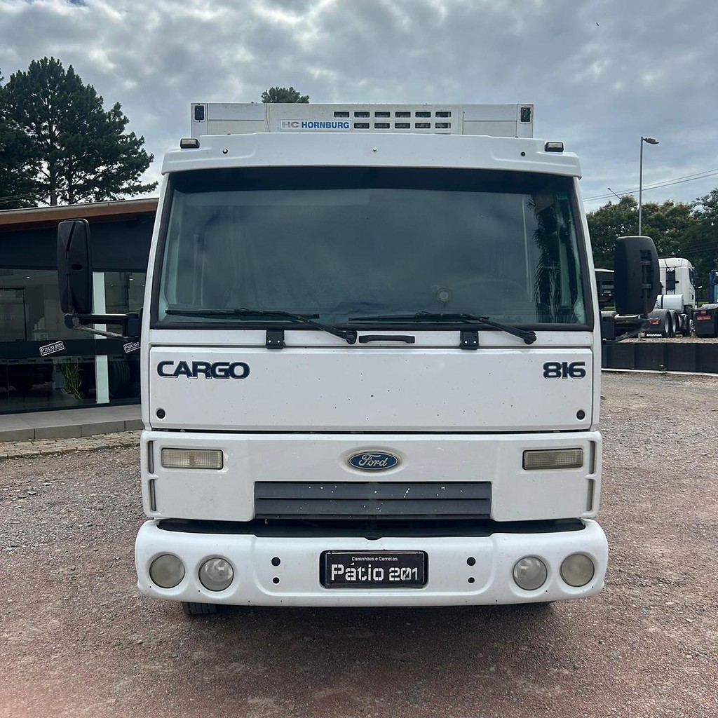 Caminhão FORD CARGO 816 Baú Frigorífico ANO 2013 de Patio 201 Caminhoes e Carretas no Paraná
