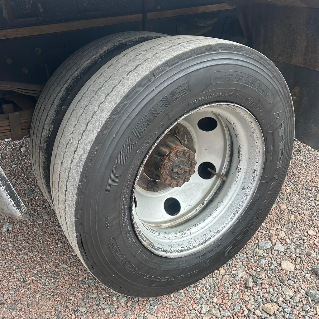 Caminhão FORD CARGO 816 Baú Frigorífico ANO 2013 de Patio 201 Caminhoes e Carretas no Paraná