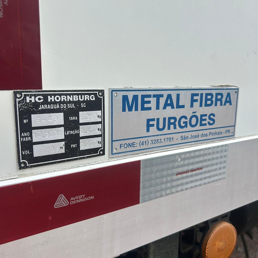 Caminhão FORD CARGO 816 Baú Frigorífico ANO 2013 de Patio 201 Caminhoes e Carretas no Paraná