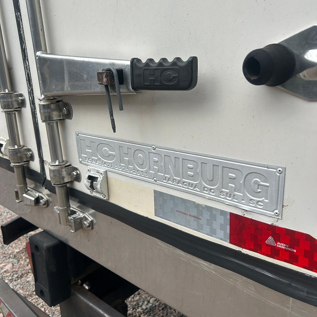 Caminhão FORD CARGO 816 Baú Frigorífico ANO 2013 de Patio 201 Caminhoes e Carretas no Paraná