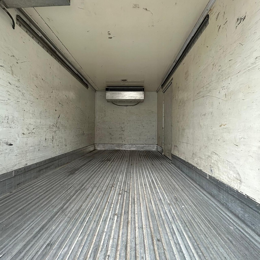 Caminhão FORD CARGO 816 Baú Frigorífico ANO 2013 de Patio 201 Caminhoes e Carretas no Paraná