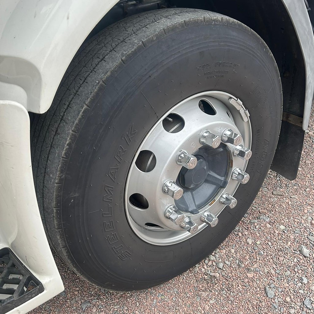 Caminhão VOLVO VM 330 Cavalo Mecânico ANO 2014 de Patio 201 Caminhoes e Carretas no Paraná