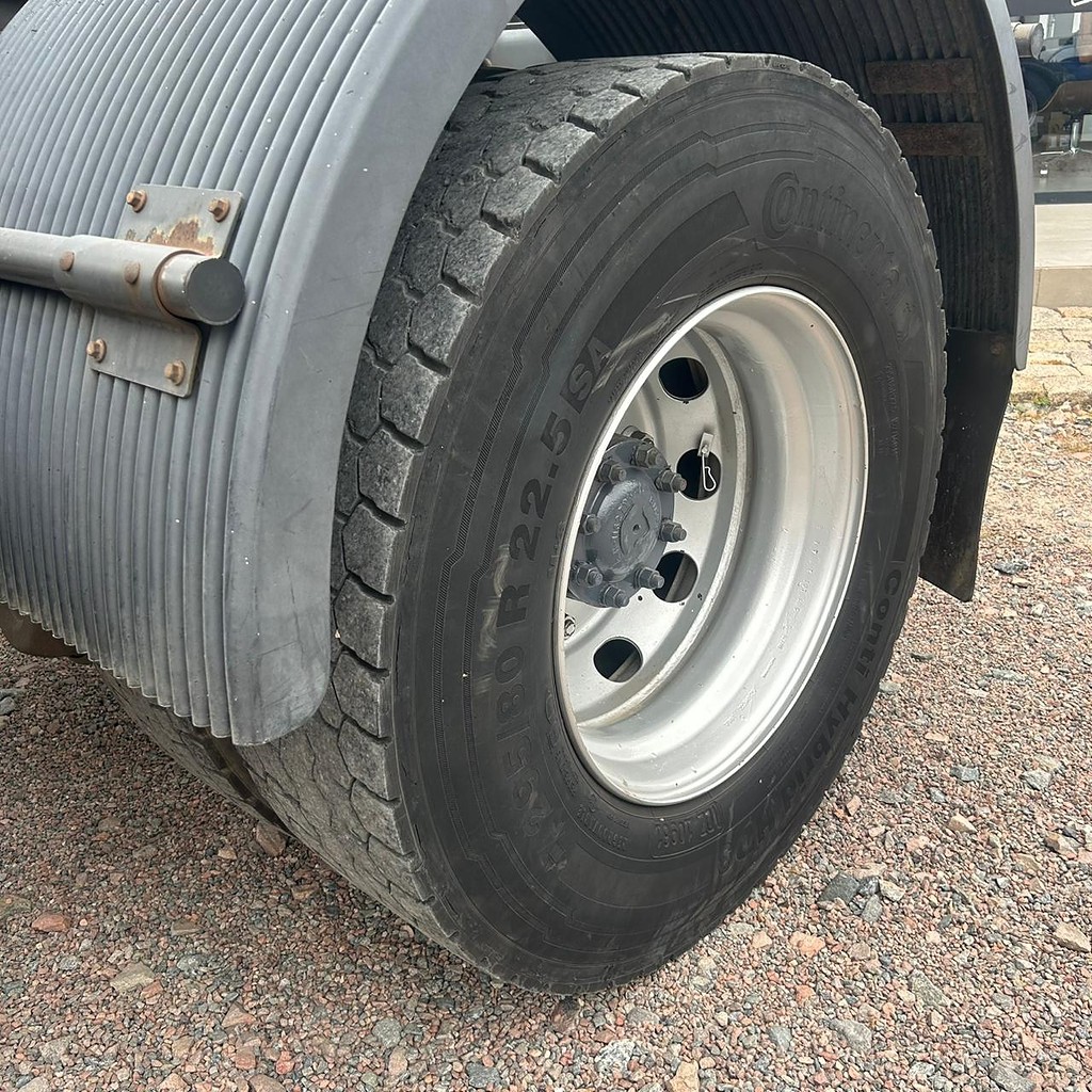 Caminhão VOLVO VM 330 Cavalo Mecânico ANO 2014 de Patio 201 Caminhoes e Carretas no Paraná