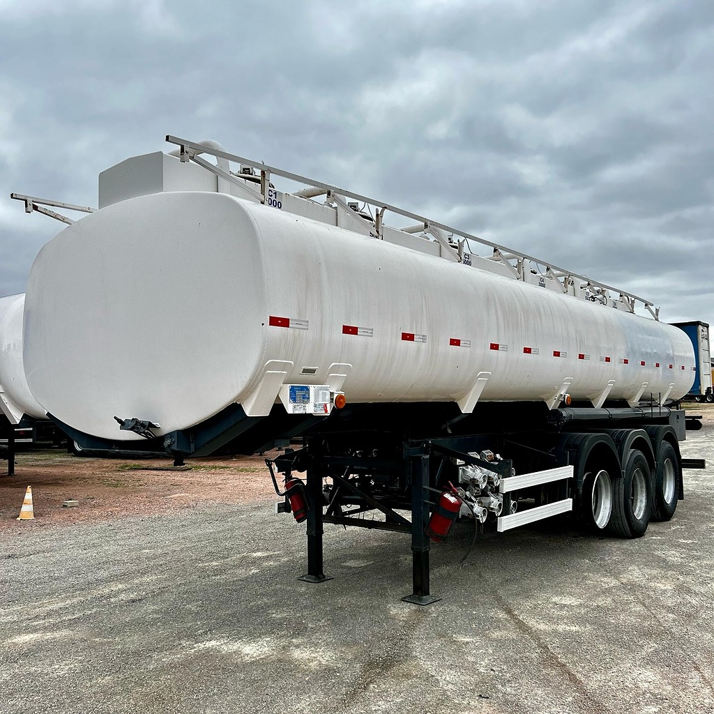 Carreta SEMI-REBOQUE TANQUE ACO Randon ANO 2006 3 Eixos de Patio 201 Caminhoes e Carretas no Paraná